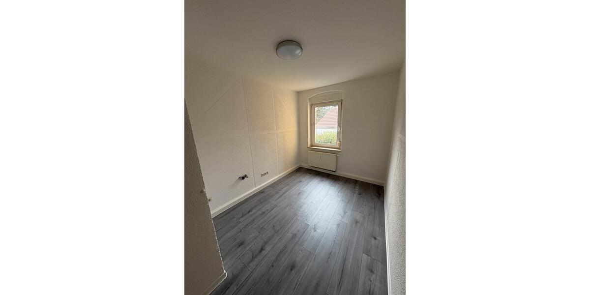 Erdgeschoßwohnung Zeitz - 1 Zimmer, 30 m&sup2;, 200&euro; | Angebot:26136842