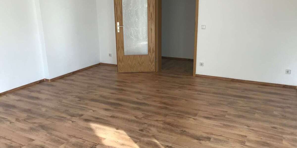 Etagenwohnung Werdau Leubnitz - 2 Zimmer, 64 m&sup2;, 68.000&euro; | Angebot:23334092