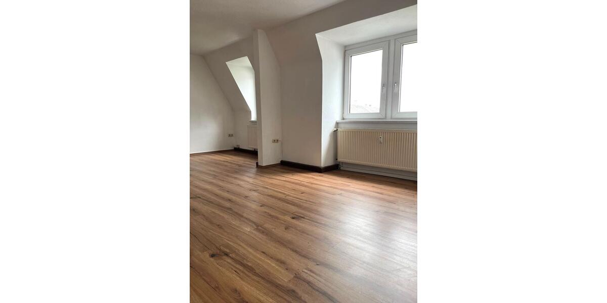 Dachgeschoßwohnung Crimmitschau - 3 Zimmer, 74 m&sup2;, 385&euro; | Angebot:26548284