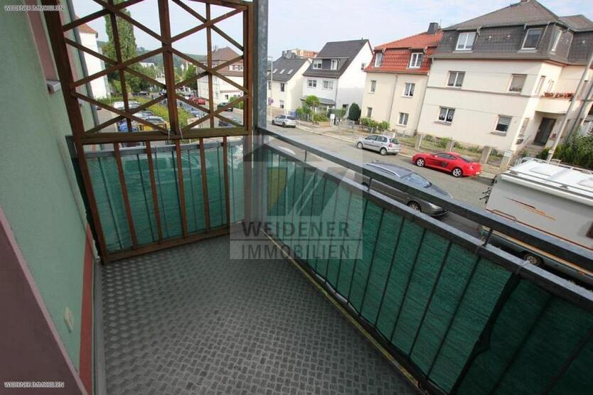 Schöne 2 Zimmer Wohnung mit Balkon, Wanne, Dusche und Aufzug! Zentrumsnähe!