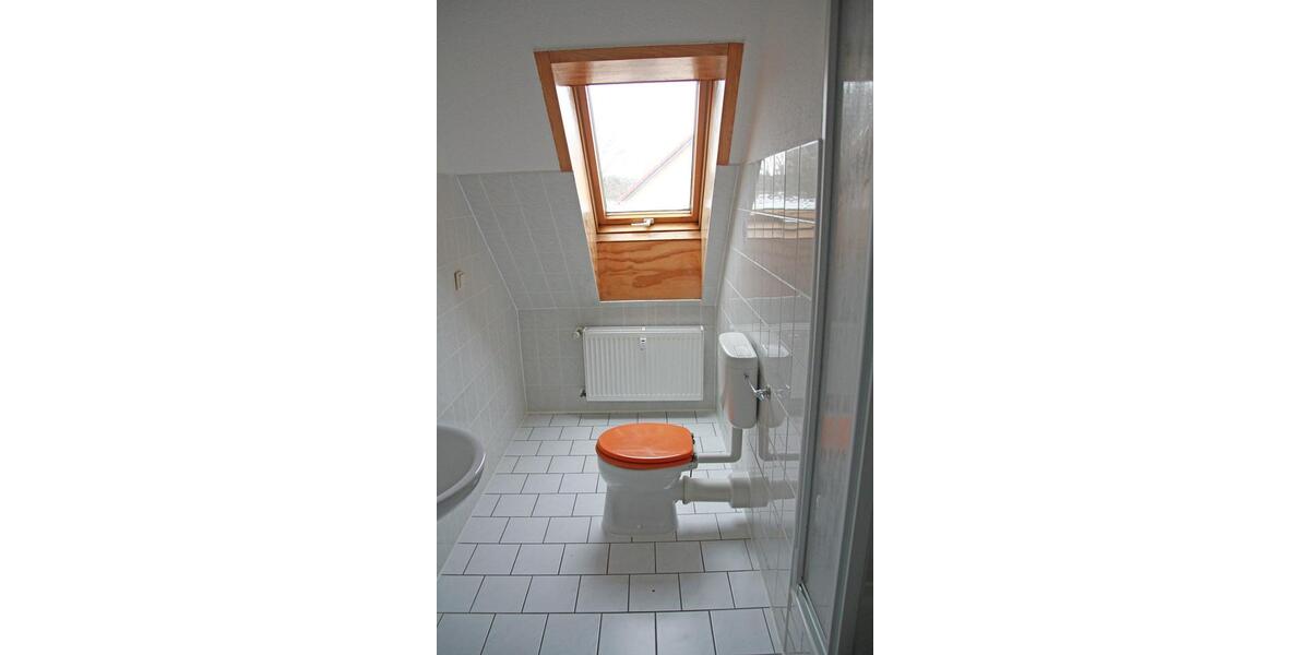 Dachgeschoßwohnung Zeitz - 2 Zimmer, 63 m&sup2;, 275&euro; | Angebot:25832961