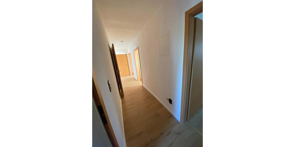 Dachgeschoßwohnung Elsteraue - 3 Zimmer, 46 m&sup2;, 330&euro; | Angebot:25538323