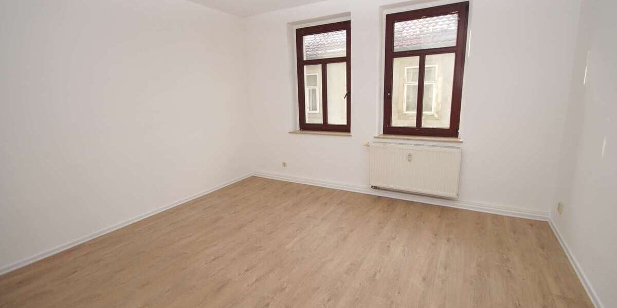 2-Zimmer-Wohnung mit BALKON, große Küche, Badewanne - frisch renoviert 2 zimmer