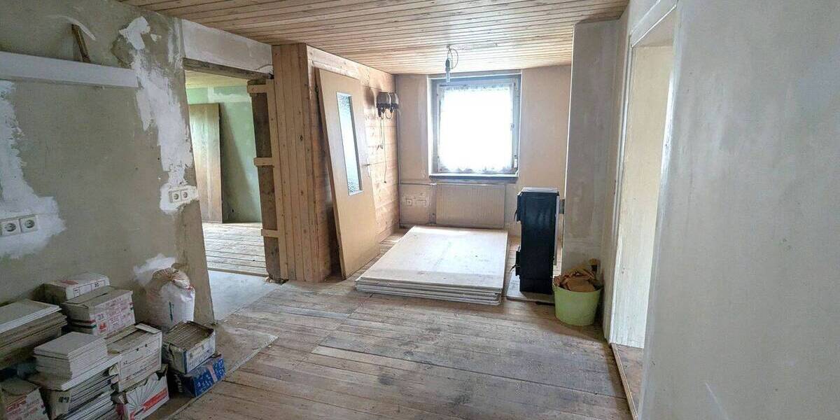 Mehrfamilienhaus, Wohnhaus Hermsdorf - 6 Zimmer, 155 m&sup2;, 79.000&euro; | Angebot:25703141