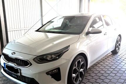 Kia ceed / Ceed 84.000 km 13.900 &euro; Zeitz 06712