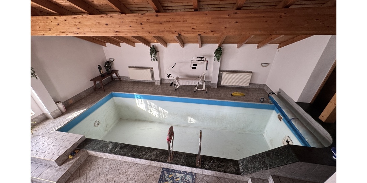Einfamilienhaus mit Poolhaus, Nebengebäuden und viel Garten! - Einfamilienhaus Gera Lusan | Angebot:26387596