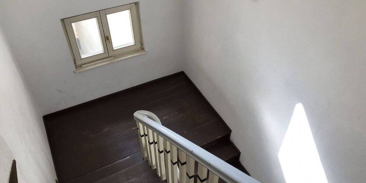 Denkmalgeschütztes Mehrfamilienhaus mit Gewerbeeinheit im Herzen von Weida 7 zimmer