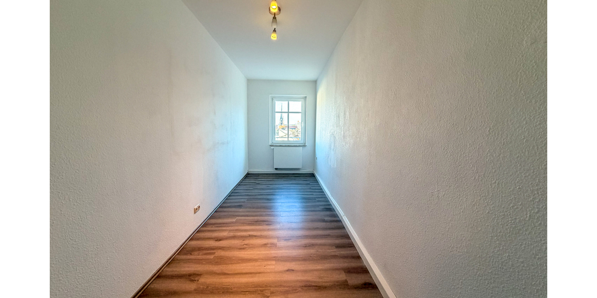 Einbauküche! Hochwertige 4 Raum-Wohnung mit modernem Bad und großem Balkon! Die Wohnung zum Wohlfühlen. - Dachgeschoßwohnung Gera Ostviertel | Angebot:26334831