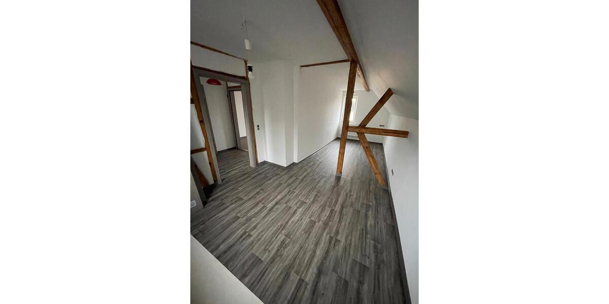 Etagenwohnung Bad Klosterlausnitz - 5 Zimmer, 160 m&sup2;, 1.000&euro; | Angebot:25527515