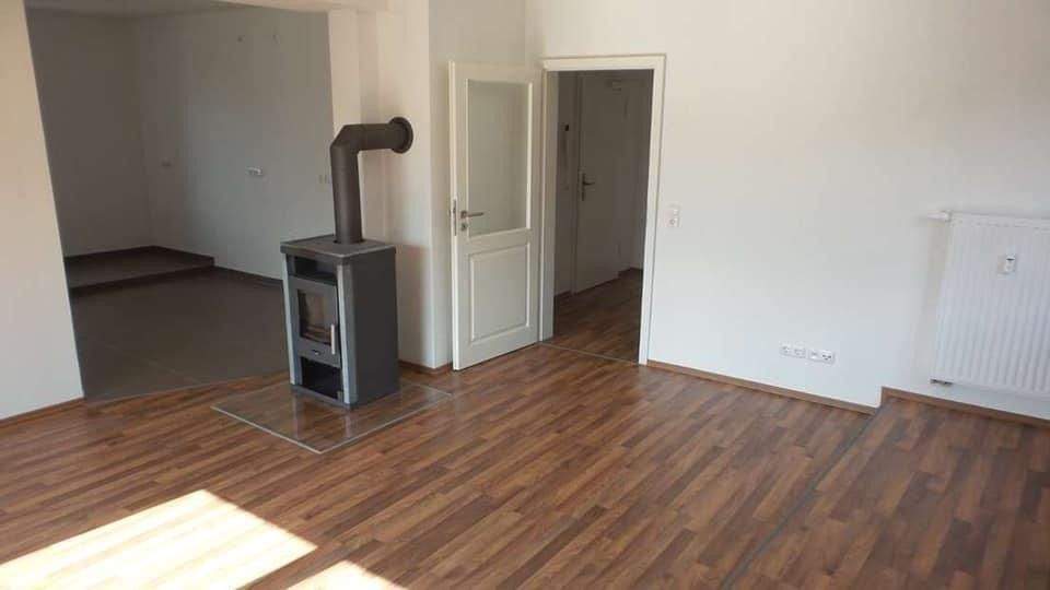 *** Schicke Stadtwohnung DG | Balkon | Kamin | Stellplatz | Einbauküche *** 2 zimmer