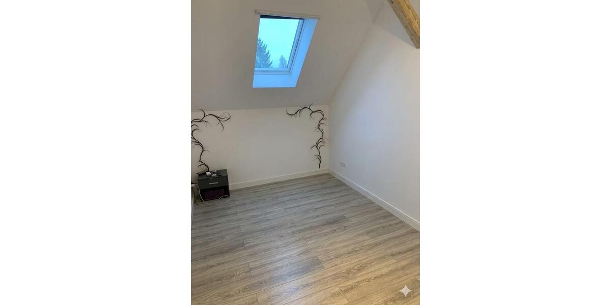 Dachgeschoßwohnung Werdau - 5 Zimmer, 145 m&sup2;, 1.200&euro; | Angebot:25965282