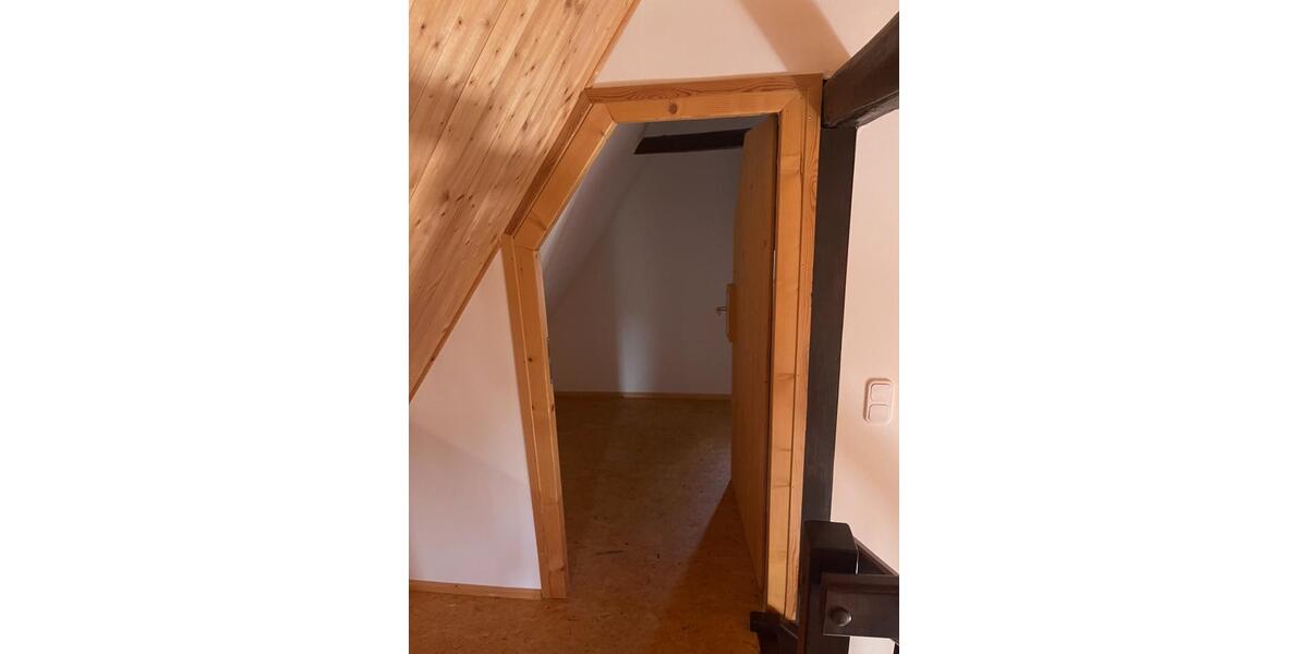 Etagenwohnung Rositz - 4 Zimmer, 102 m&sup2;, 650&euro; | Angebot:25906015
