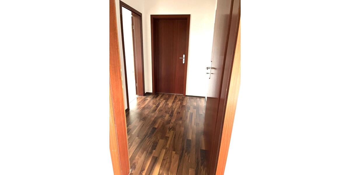 Dachgeschoßwohnung Crimmitschau - 3 Zimmer, 74 m&sup2;, 385&euro; | Angebot:26548284