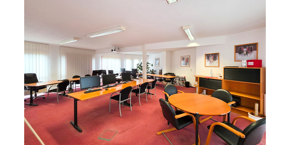 Vielseitiges Bürogebäude zum Verkauf in Gera – Schulungsräume, Parkplätze, gute Lage. - Gewerbeobjekt Gera Bieblach-Ost | Angebot:26376584