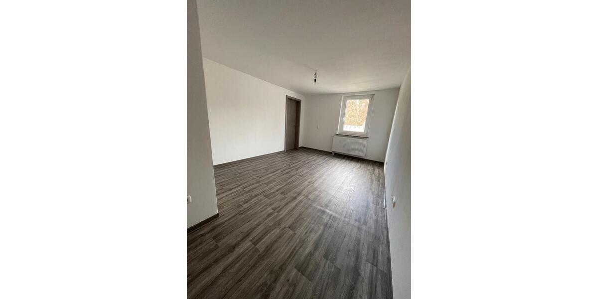 Etagenwohnung Bad Klosterlausnitz - 5 Zimmer, 160 m&sup2;, 1.000&euro; | Angebot:25527515
