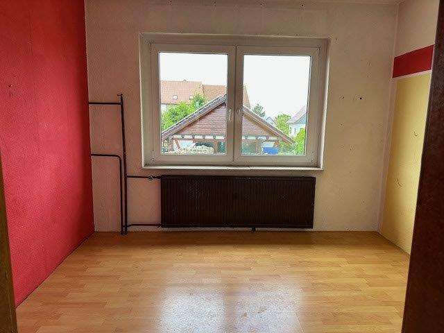 Wohnen auf einer Ebene - Großer sanierungbedürftiger Bungalow mit viel Potenzial - Einfamilienhaus Triptis | Angebot:24542218