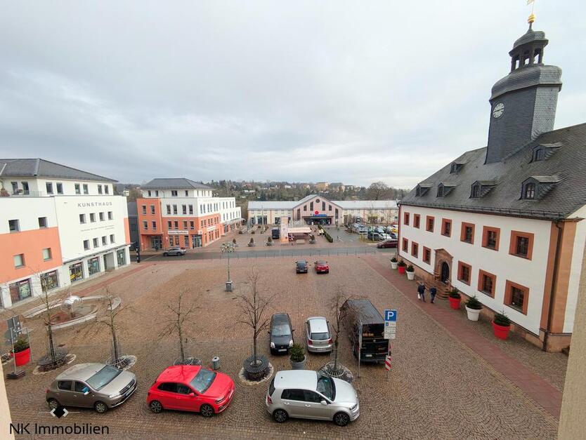 ++ attraktive, renovierte 3-Raum Wohnung in zentraler Lage, direkt am Markt in Meerane ++