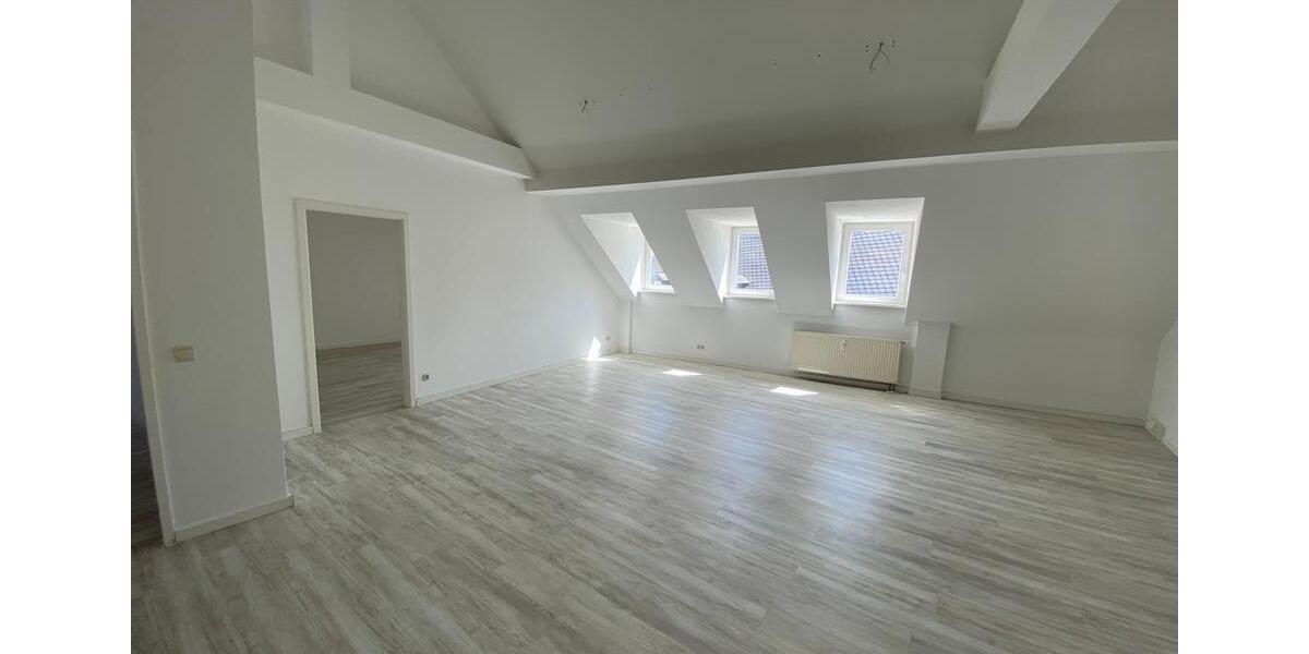 Dachgeschoßwohnung Greiz - 4 Zimmer, 152 m&sup2;, 836&euro; | Angebot:26462524