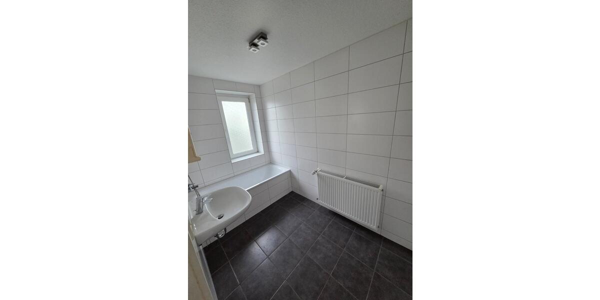 Erdgeschoßwohnung Zeitz - 4 Zimmer, 112 m&sup2;, 672&euro; | Angebot:26560362