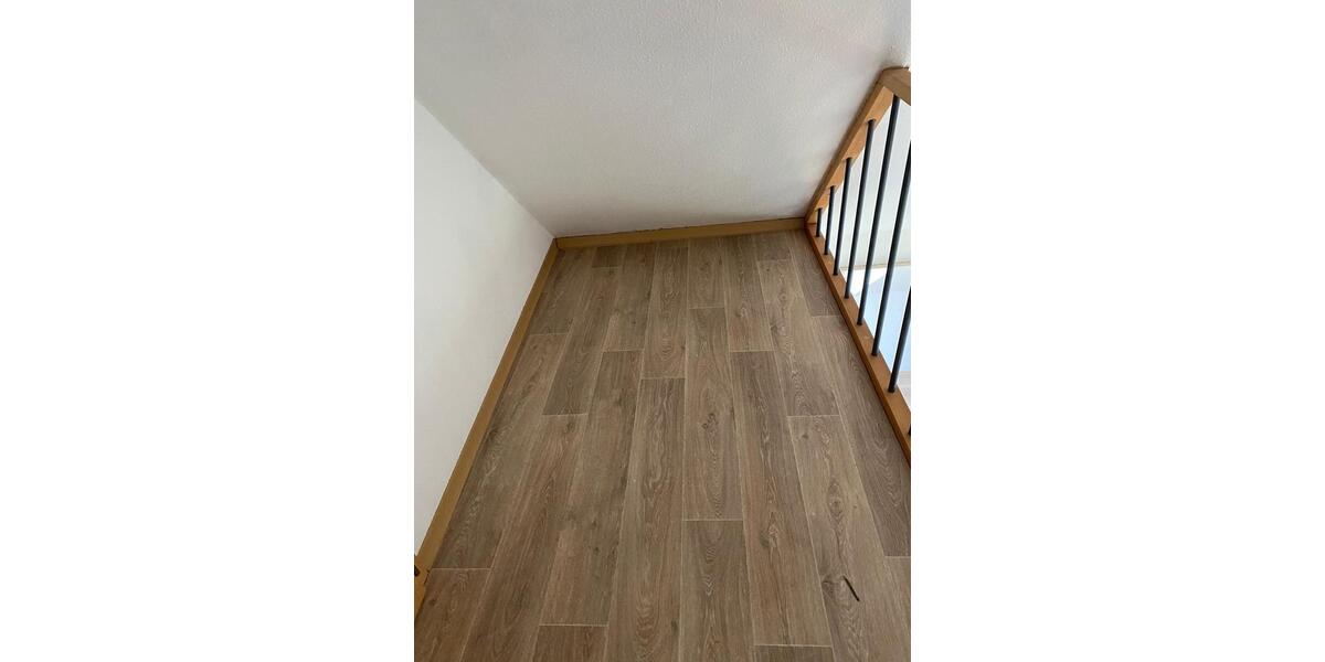 Dachgeschoßwohnung Elsteraue - 4 Zimmer, 85 m&sup2;, 470&euro; | Angebot:25960420