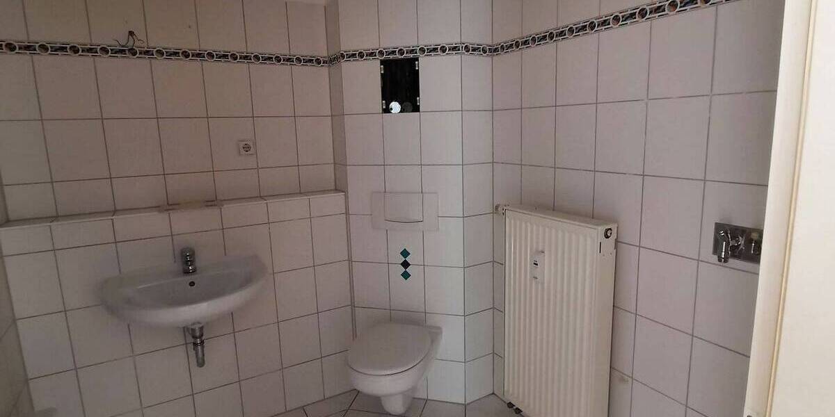 Etagenwohnung Gera Innenstadt - 2 Zimmer, 68 m&sup2;, 400&euro; | Angebot:26261792
