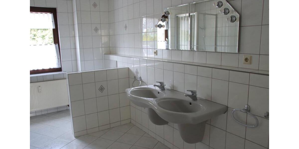 Doppelhaushälfte Crimmitschau - 12 Zimmer, 170 m&sup2;, 125.000&euro; | Angebot:26226267