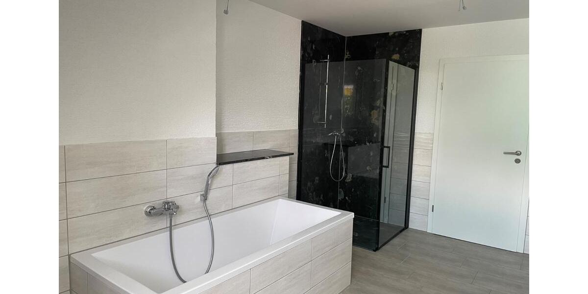Etagenwohnung Meerane - 4 Zimmer, 127 m&sup2;, 998&euro; | Angebot:26165287