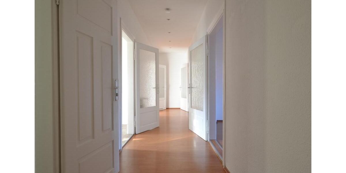 Sparen Sie sich glücklich mit uns! 3-Raumwohnung mit Einbauküche , Wannenbad & Laminat 3 zimmer