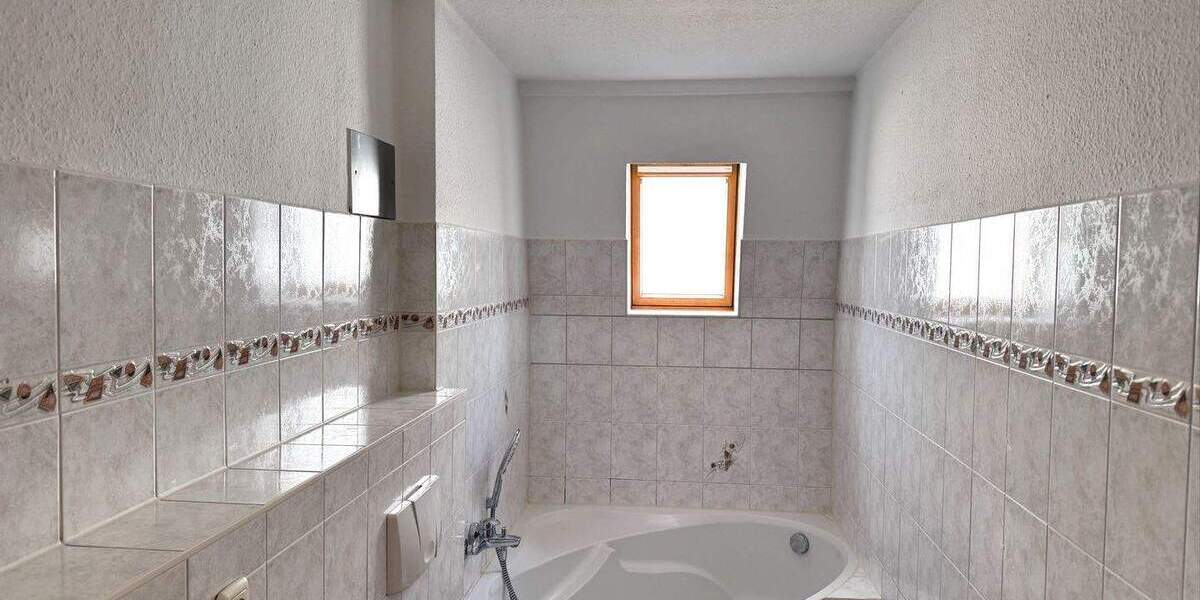 Etagenwohnung Gera Innenstadt - 4 Zimmer, 96 m&sup2;, 134.950&euro; | Angebot:25664629