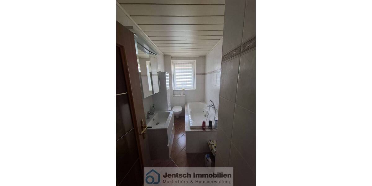 Sehr schöne Eigentumswohnung mit Balkon in Teuchern zu verkaufen 3 zimmer